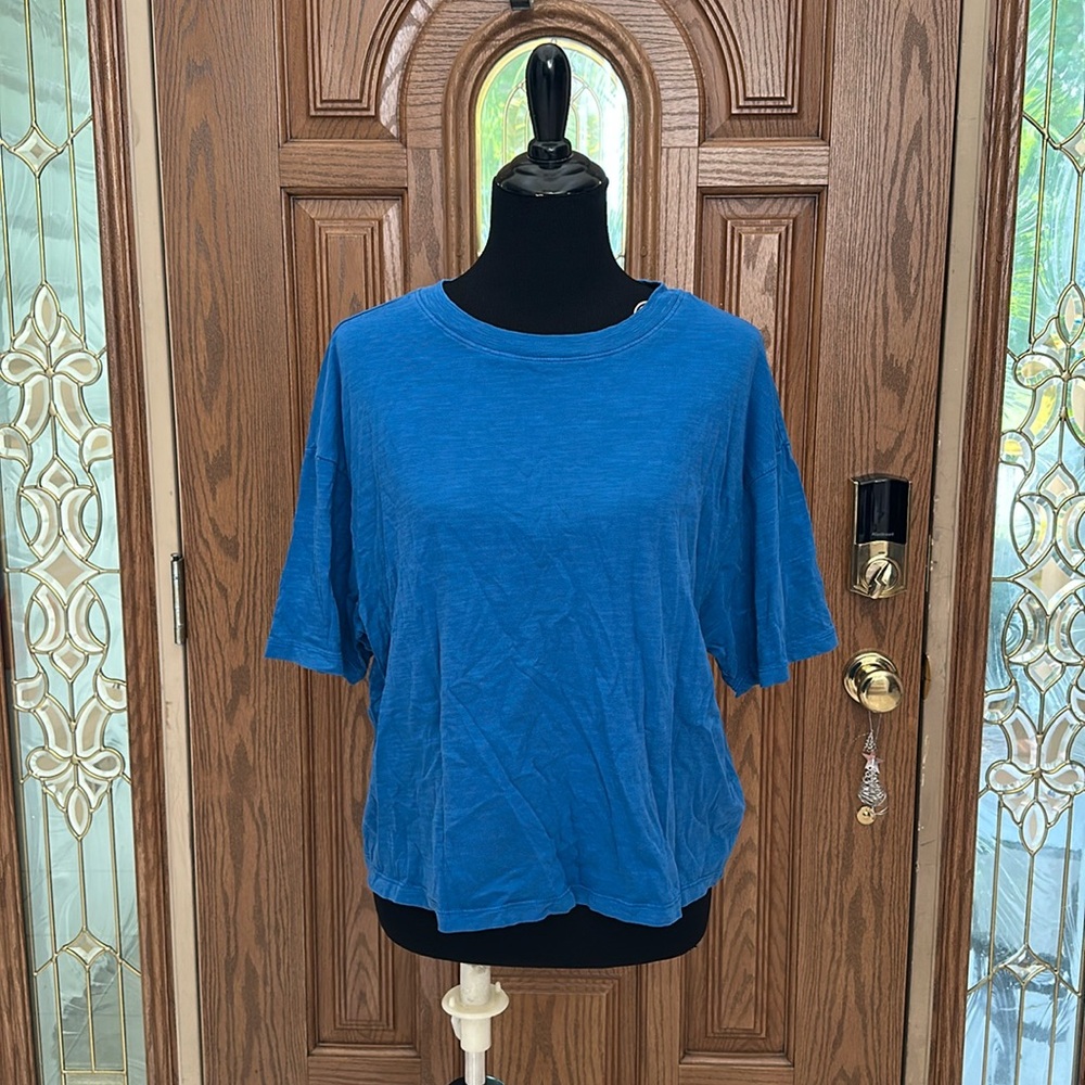 053 Universal Threads Blue Short-sleeved cropped T-shirt